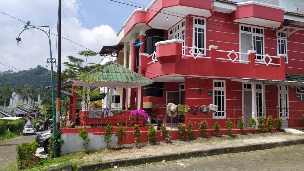 Villa Musti Green Apple Cipanas Sindanglaya Exteriér fotografie