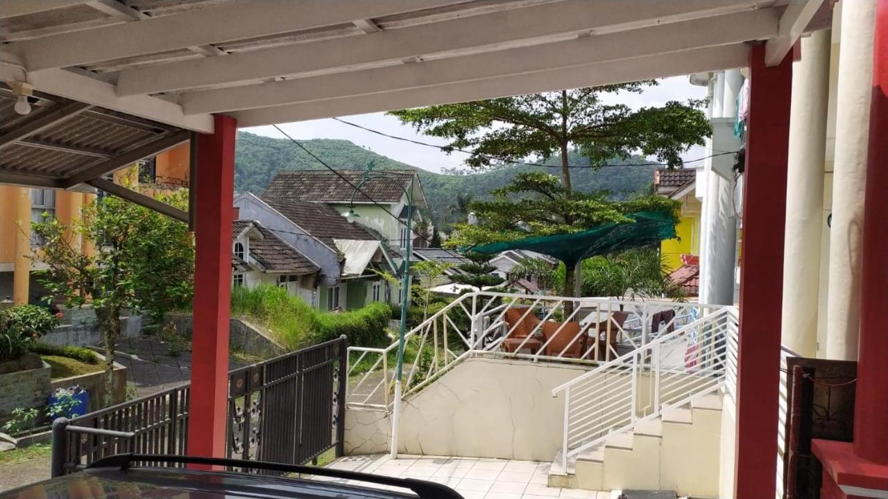 Villa Musti Green Apple Cipanas Sindanglaya Exteriér fotografie